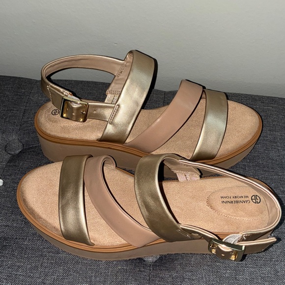Gianni Bini Metallic Gold and Nude Platform Sandals BRAND NEW 8.5 women - Picture 2 of 9